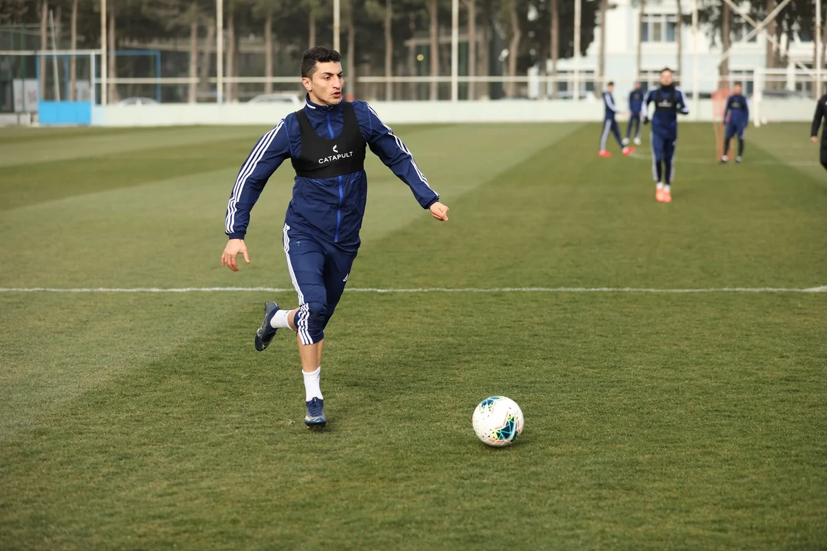 Qarabağ daha bir futbolçu ilə yollarını ayırdı