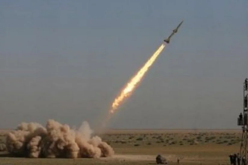 İran yaxın mənzilli iki ballistik raketini sınaqdan keçirib