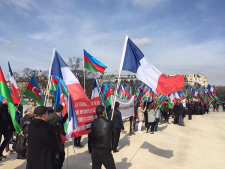 Parisdə Azərbaycan Prezidenti İlham Əliyevə dəstək aksiyası keçirilib