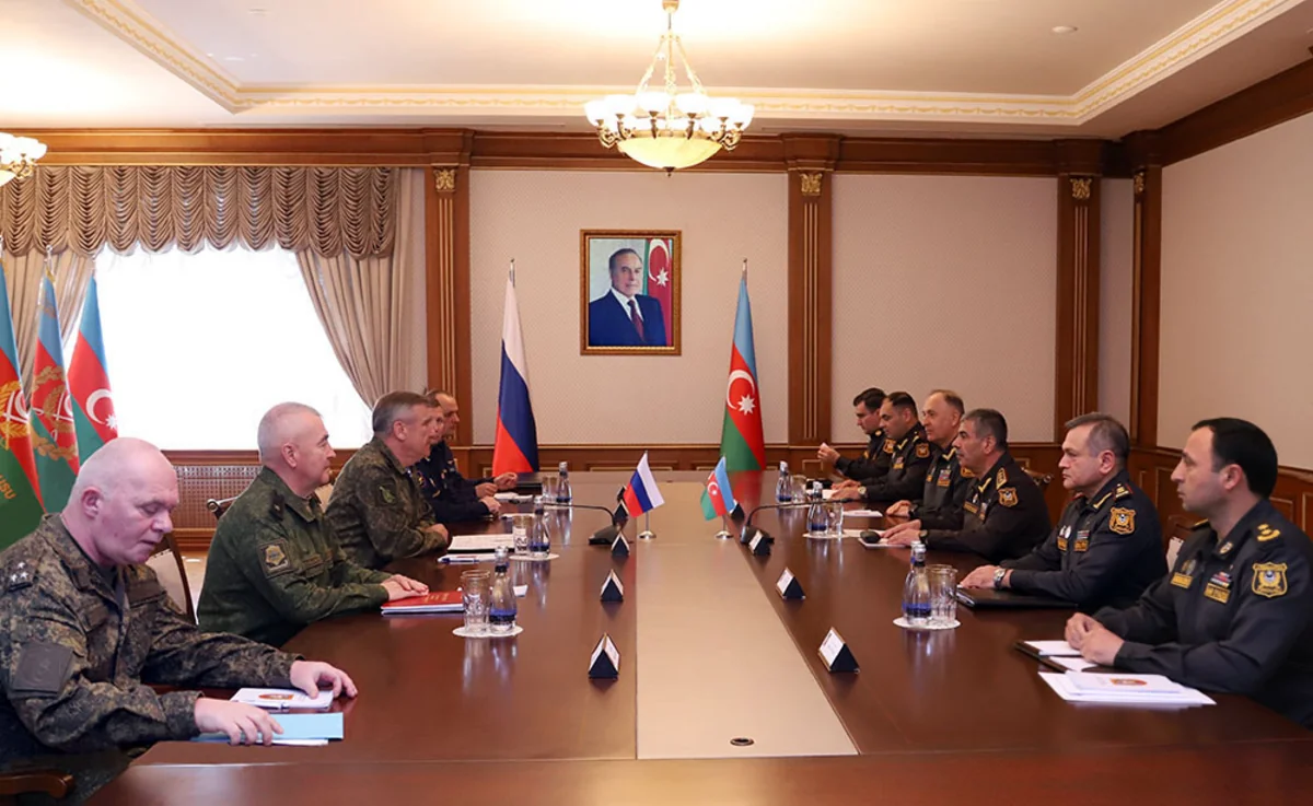 Azerbaijan Defense Minister receives new Commander of Russian peacekeeping forces