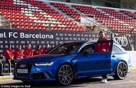 Audi подарил автомобили футболистам Барселоны