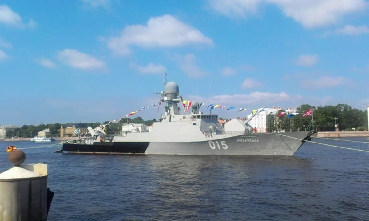 ​Российские военные корабли прибыли в Азербайджан