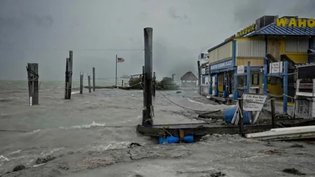 4.5 m storm waves hit Florida coast, Miami city partially under water  VIDEO