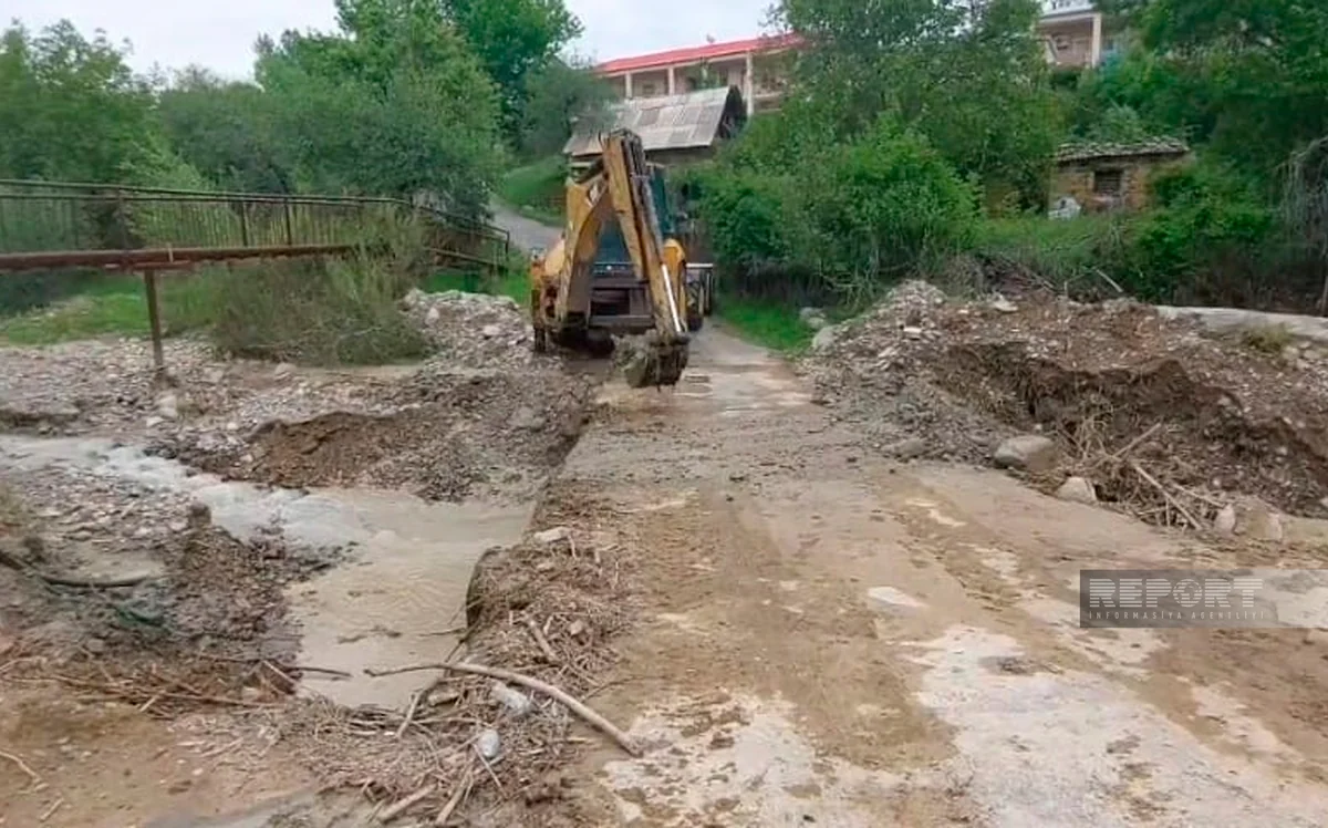 Naxçıvanda güclü yağış nəticəsində avtomobil yollarında məhdudiyyət yaranıb - VİDEO