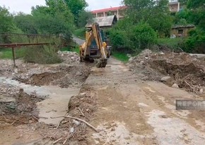 Naxçıvanda güclü yağış nəticəsində avtomobil yollarında məhdudiyyət yaranıb - VİDEO