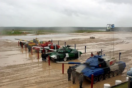 Azerbaijani tank crew one more step closer to Tank Biathlon final  - VIDEO