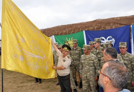 Hərbiyyə - 2019 hərbi-vətənpərvərlik düşərgəsində Azərbaycanın tarixi bayraqlarının sərgisi açılıb