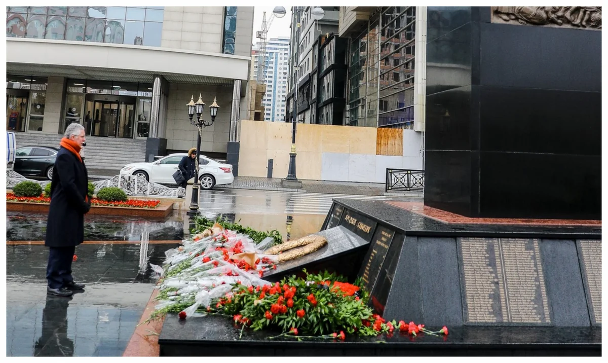 UK ambassador visits Khojaly Massacre Memorial