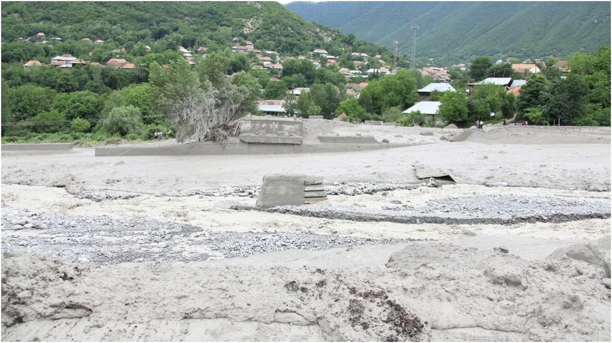 Balakən və Zaqatalada çaylar daşıb, əraziyə helikopter cəlb edilib