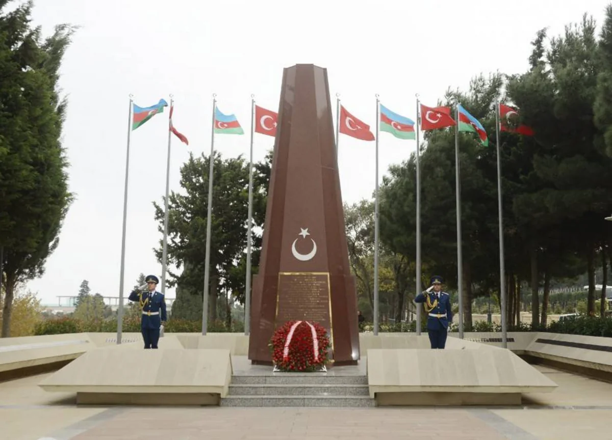 Türkiyə-Azərbaycan Parlamentlərarası Dostluq Qrupunun rəhbəri Bakıda Türk şəhidliyini ziyarət edib