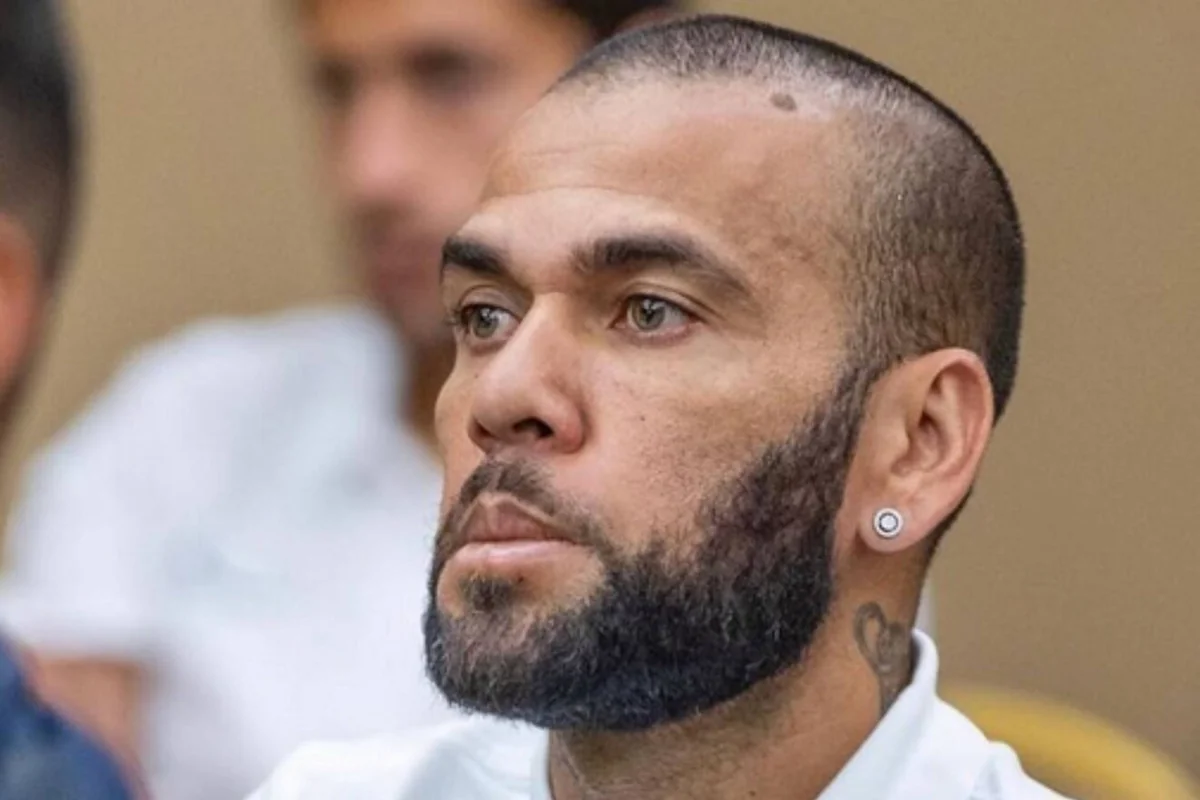 Daniel Alves 14 aydan sonra həbsxanadan çıxıb