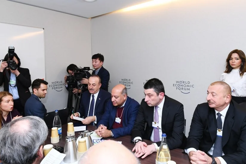 Prezident İlham Əliyev Dünya İqtisadi Forumu çərçivəsində keçirilən iclasda iştirak edib - FOTO
