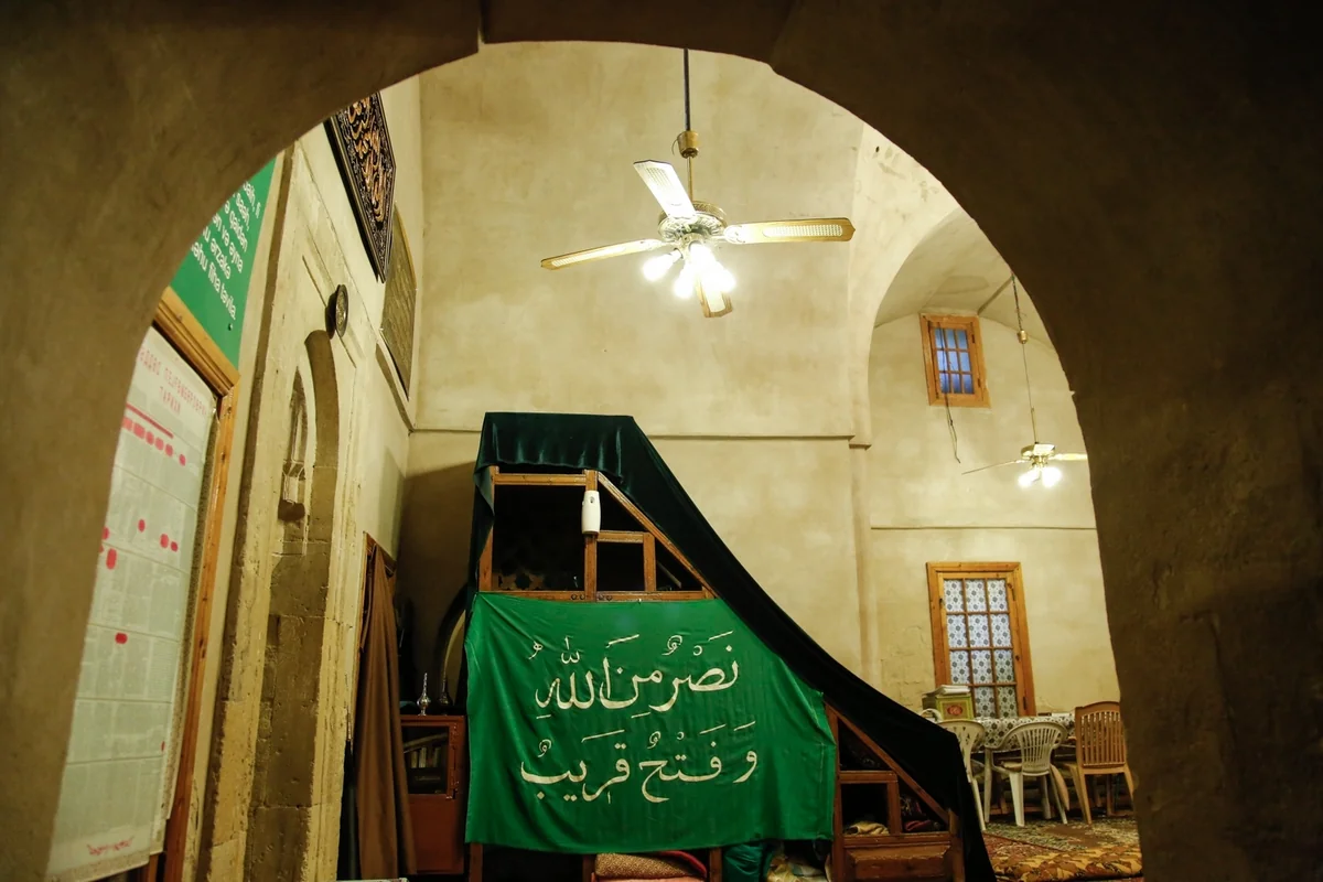 5 əsrlik tarixi olan Mərdəkan məscidi - FOTOREPORTAJ