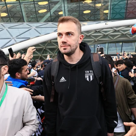 Beşiktaş üç futbolçusunu Bakıya gətirməyib