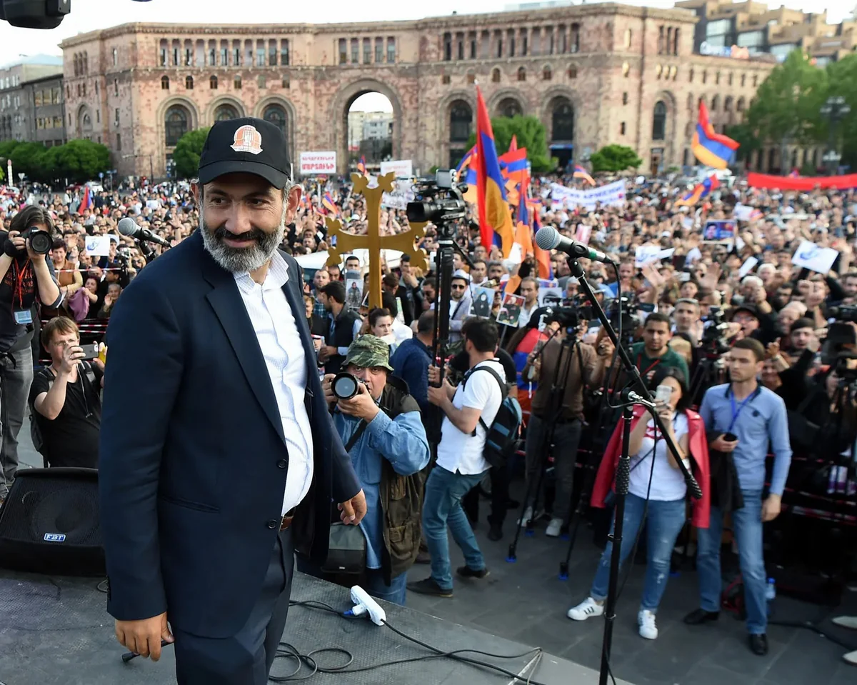 Nikol Paşinyan Ermənistanın konstitusiyasını dəyişməyə hazırlaşır - ŞƏRH