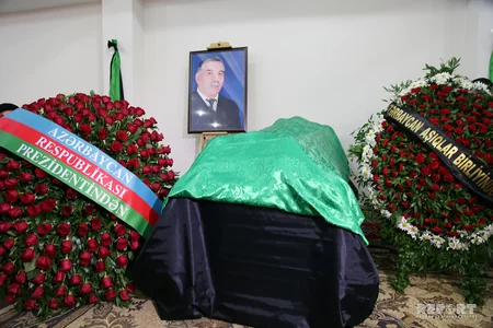 Zəlimxan Yaqub dəfn edilib - FOTO
