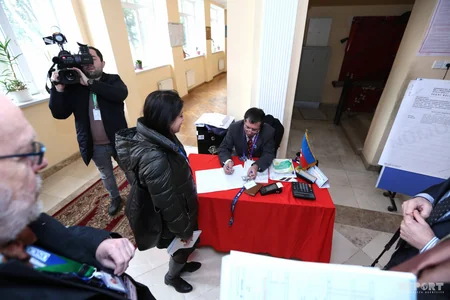 Azərbaycan xalqı səs verir - FOTOREPORTAJ