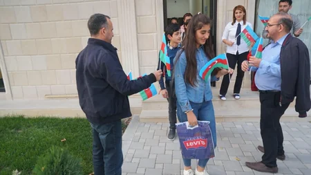 Parlament jurnalistləri cəbhə bölgəsində bayraq aksiyası keçiriblər - FOTOREPORTAJ