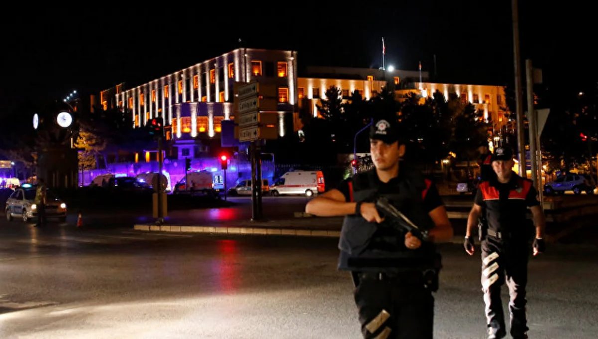 Türkiyədə dövlət çevrilişinə cəhd yatırılıb, Prezidenti Ərdoğan İstanbula gəlib
