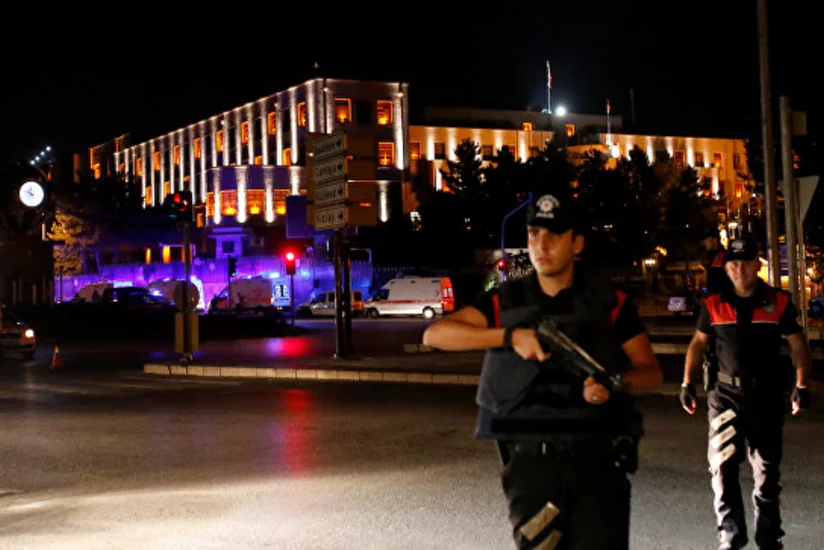 Türkiyədə dövlət çevrilişinə cəhd yatırılıb, Prezidenti Ərdoğan İstanbula gəlib