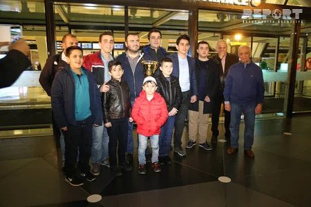 Üçqat Avropa çempionu olmuş Azərbaycan şahmatçıları Vətənə dönüb - FOTO