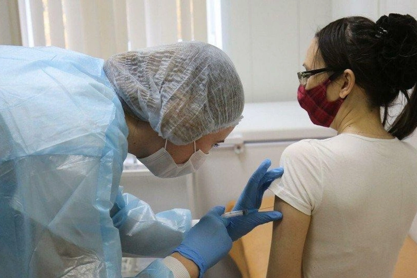 Məktəblərdə təhsil işçilərinin yenidən səyyar vaksinasiyası başlayıb