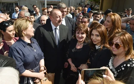 President Ilham Aliyev attends opening of garden outside Tazapir mosque and Central Park built along Fuzuli street
