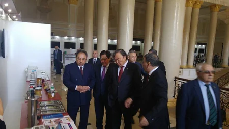 Məşhur qazaxıstanlı yazara Azərbaycanda fəxri ad verilib