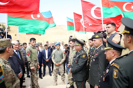 Acıdərə Türk şəhidliyinə yürüş keçirilib