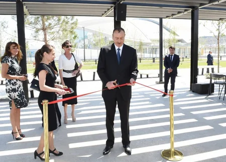 Azərbaycan prezidenti və xanımı Avropa Oyunları Parkının qarşısında salınan yeni parkla tanış olublar - FOTO