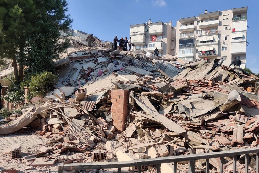 İzmirdə güclü zəlzələ olub, yaralananlar var