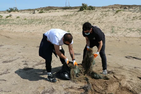 Xəzər dənizinin sahil zolağının təmizlənməsi işləri davam edir