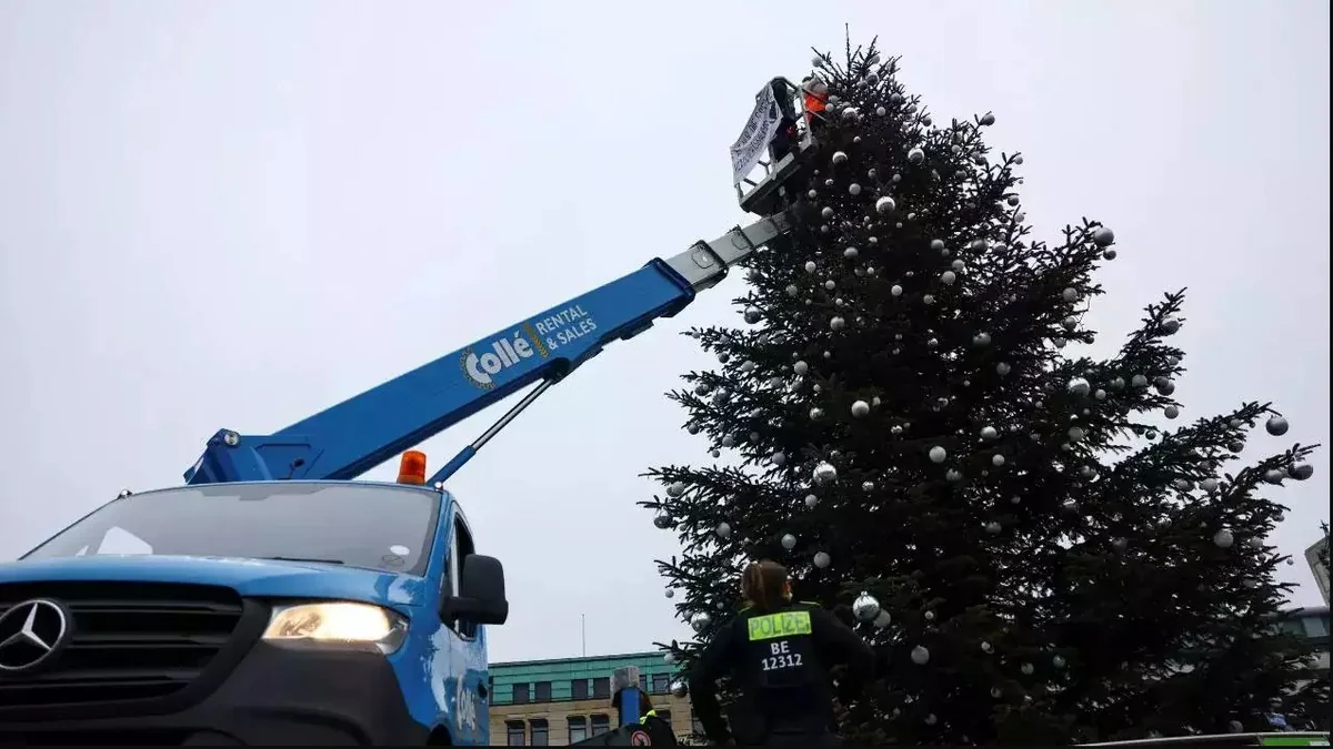 Climate activists saw off top of Christmas tree in Berlin