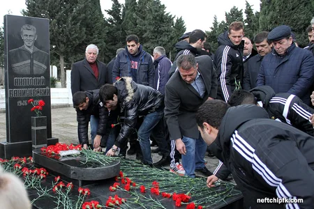 ​Neftçi klubu Anatoli Bonişevskinin məzarını ziyarət edib