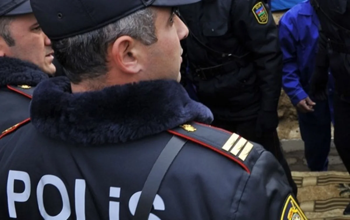 Şəmkirdə soyğunçuluq edən şəxslər polisə bıçaqla xəsarət yetirib