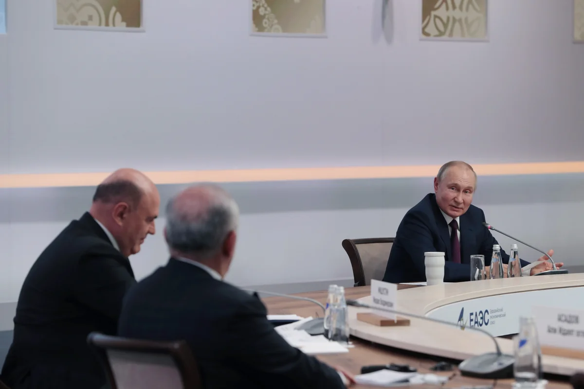 Али Асадов принял участие во встрече Совета глав правительств СНГ с президентом РФ