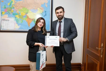 ‘’Azərbaycan Dəmir Yolları’’ QSC-də ADA Universitetinin 10 tələbəsinə sertifikatlar təqdim olunub