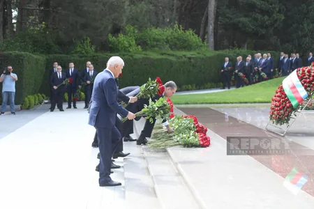 State and government officials commemorate Great Leader Heydar Aliyev - PHOTOS