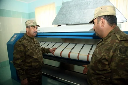 Müdafiə naziri hərbi şəhərciklərdə aparılan tikinti işlərinin gedişatını yoxlayıb - FOTO