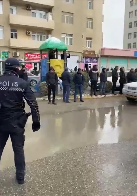 DİN: Abşeronda yaşayış binasında yanğınla əlaqədar polis təhlükəsizlik tədbirləri görür