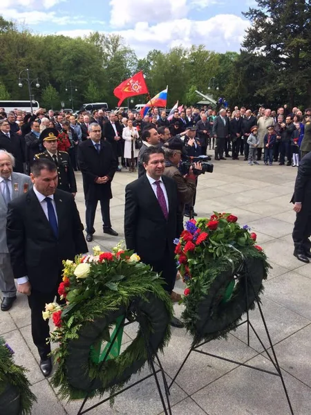 Almaniyada Berlin uğrunda döyüşlərdə həlak olmuş azərbaycanlıların xatirəsi anılıb