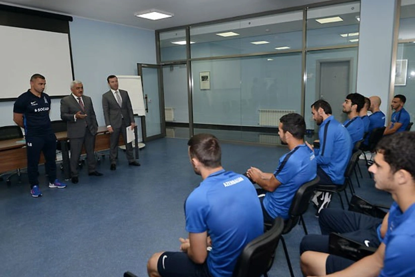 Rövnəq Abdullayev Azərbaycan millisi ilə görüşüb