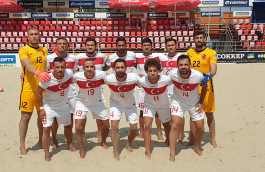 Türkiyənin çimərlik futbol üzrə millisi Bakıdakı yarış üçün heyəti açıqlayıb