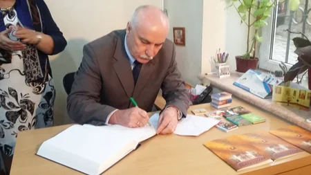 Belarusun rabitə və informasiyalaşdırma naziri Miniatür Kitabı Muzeyini ziyarət edib