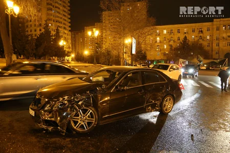 Bakıda kobud qayda pozuntusuna yol verən sürücü qəza törədib - FOTO