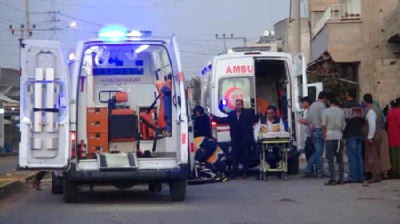 Türkiyədə fəhlələri daşıyan mikroavtobus qəzaya uğrayıb, 2 nəfər ölüb, 18 nəfər yaralanıb