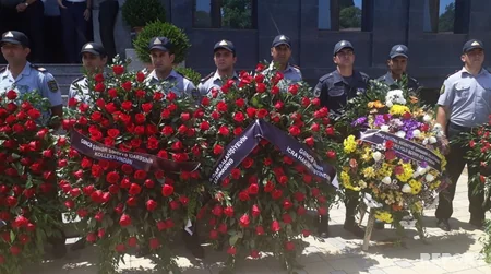 Gəncədə şəhid olan polis zabitləri dəfn edilib - VİDEO - YENİLƏNİB-2