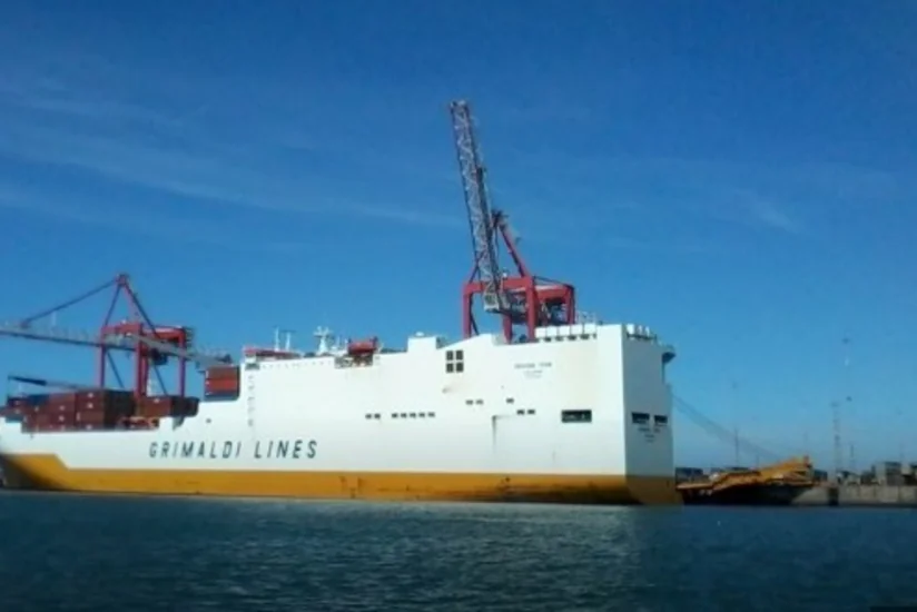 Britaniyada miqrantların ələ keçirdiyi gəmi azad edilib