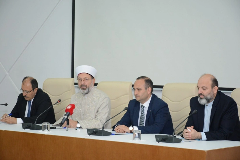 Türkiyənin Diyanət İşləri İdarəsinin sədri İlahiyyat İnstitutunu ziyarət edib