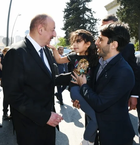 President Ilham Aliyev attends opening of garden outside Tazapir mosque and Central Park built along Fuzuli street